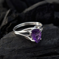 Seo-yeon Romantic Purple Solitaire Ring