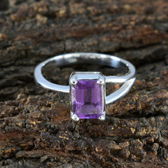 Soo-jin Contemporary Purple Solitaire Ring