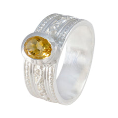 Mathilde Twist Yellow Solitaire Band