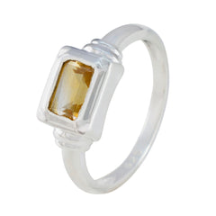Min-seo Contemporary Yellow Solitaire Ring