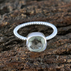 Hana Glamorous Light Green Solitaire Ring