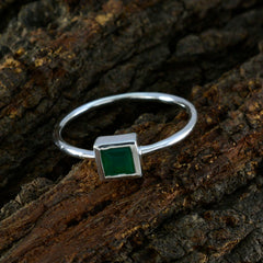 Soo-jin Contemporary Green Solitaire Ring