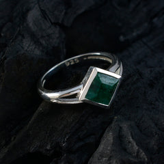 Ayaka Luxurious Green Solitaire Ring