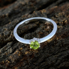 Soo-jin Luxurious Green Solitaire Ring