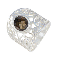 Laura Brown Solitaire Filigree Ring for Glam Look