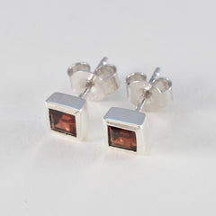 Julia Elegant Red Solitaire Earrings for Glamorous Style