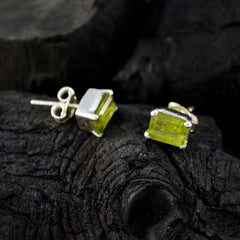 Yuna Green Solitaire Stud Earrings for Everyday Glam