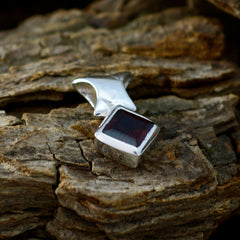 Wen Minimalist Statement Necklace with Garnet Pendant