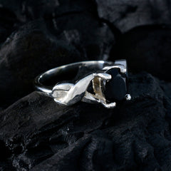 Hye-jin Modern Black Solitaire Ring
