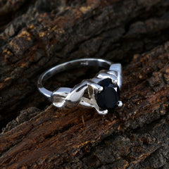 Hye-jin Modern Black Solitaire Ring