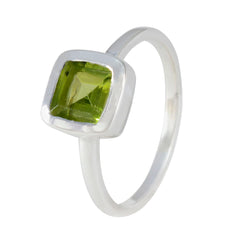 Yuna Modern Green Solitaire Ring in Silver