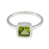 Yuna Modern Green Solitaire Ring in Silver Peridot Green