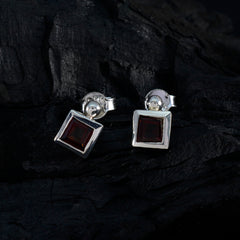 Xiu Red Solitaire Stud Earrings for Everyday Glam