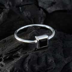Sakura Luxurious Black Solitaire Ring