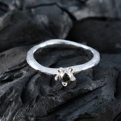 Alice Feminine Black Solitaire Ring