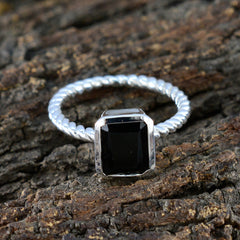 Bruna Luxurious Black Solitaire Ring