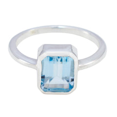 Hua Blue Solitaire Ring with Elegant Gemstone Design Blue Topaz Blue