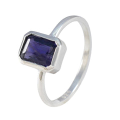 Hua Blue Solitaire Ring with Elegant Sapphire Stone
