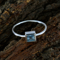 Seo-yeon Blue Solitaire Ring for Women in Silver