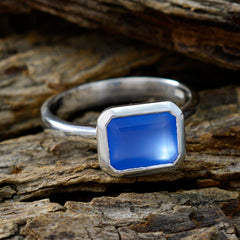 Laura Luxurious Blue Solitaire Ring