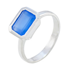 Laura Luxurious Blue Solitaire Ring