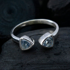 Natcha delicate silver open band blue toi et moi ring with triangular blue gemstones