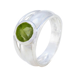 Julieta Glamorous Green Solitaire Ring