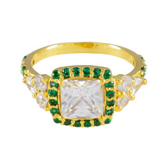 Chen gold ring with green halo engagement ring design featuring square center stone and emerald accents