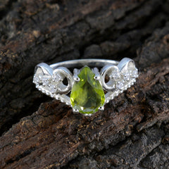 Araya Green Halo Ring with Elegant Gemstone Design