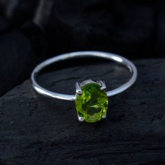 Pauline Glamorous Green Solitaire Ring