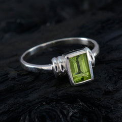 Seo-yeon Glamorous Green Solitaire Ring