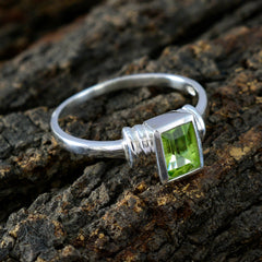 Seo-yeon Glamorous Green Solitaire Ring