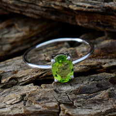 Pauline Glamorous Green Solitaire Ring