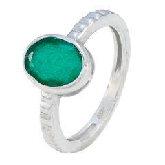 Victoria Traditional Green Solitaire Ring