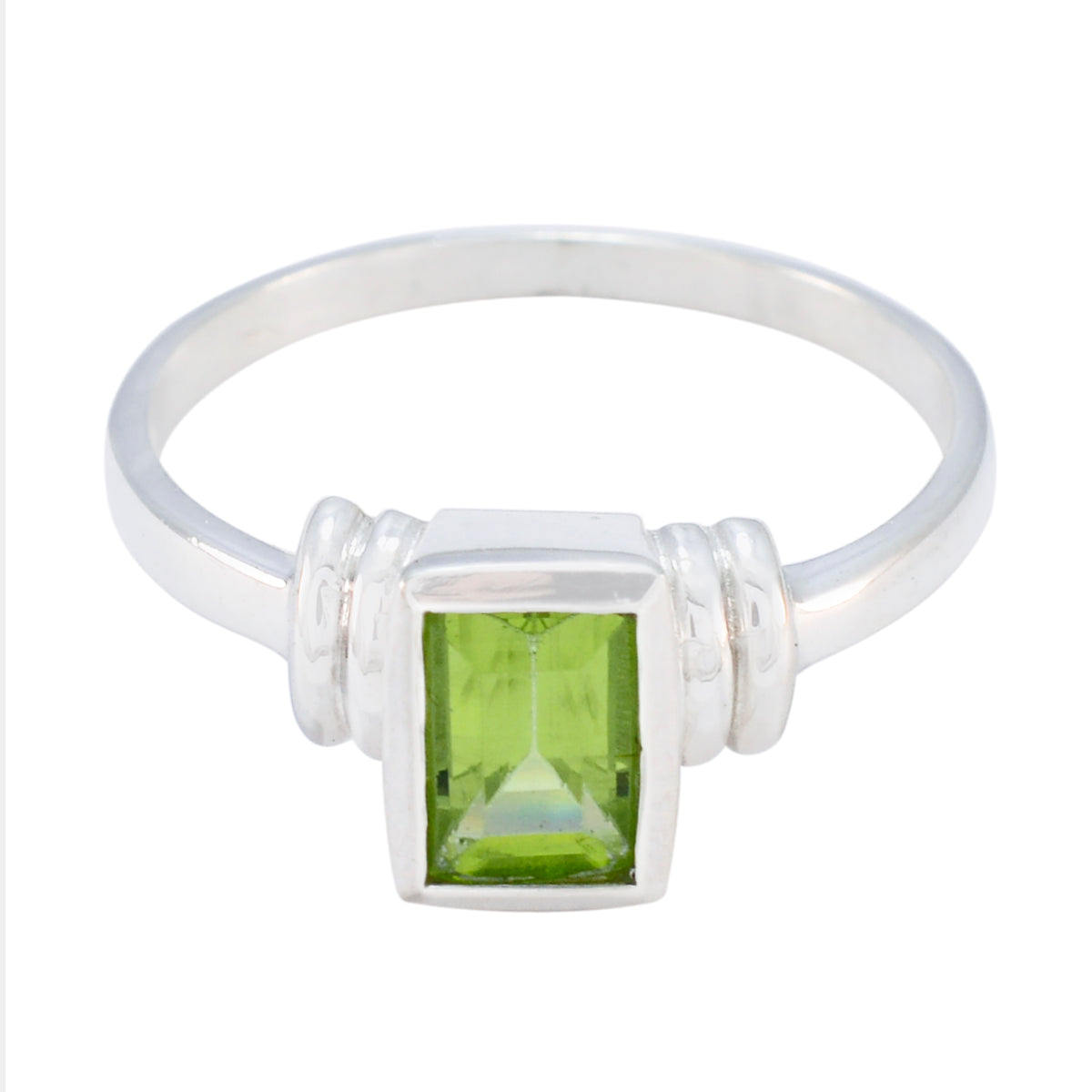 Seo-yeon Glamorous Green Solitaire Ring Peridot Green