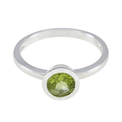 Ji-eun Elegant Green Solitaire Ring with Gemstone Peridot Green