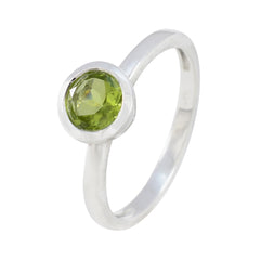 Ji-eun Elegant Green Solitaire Ring with Gemstone