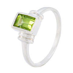 Seo-yeon Glamorous Green Solitaire Ring