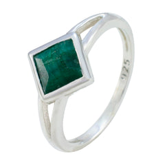 Ayaka Luxurious Green Solitaire Ring