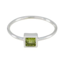 Emilia Romantic Green Solitaire Ring Peridot Green