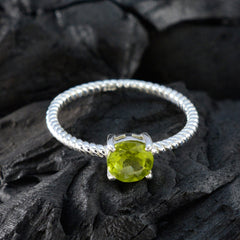 Min-seo Green Solitaire Twist Ring with Gemstone