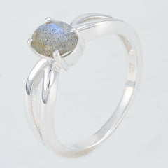 Chen Grey Solitaire Ring with Elegant Oval Gemstone