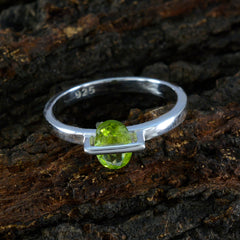 Liyana Luxurious Green Solitaire Ring