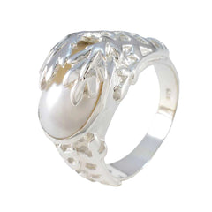 Rebeca Leafy White Solitaire Ring with Elegant Design
