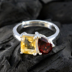 Silver band multicolor toi et moi ring with square yellow gem and pear shaped red gem
