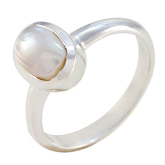 Jia White Solitaire Ring with Elegant Pearl Design
