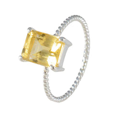 Pauline Twist Yellow Solitaire Ring