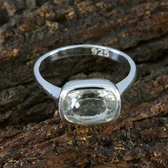 Nayara Graceful Light Green Solitaire Ring