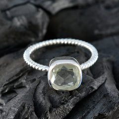 Hana Glamorous Light Green Solitaire Ring