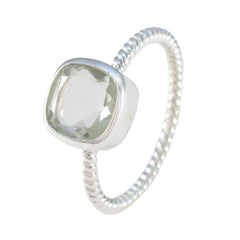 Hana Glamorous Light Green Solitaire Ring